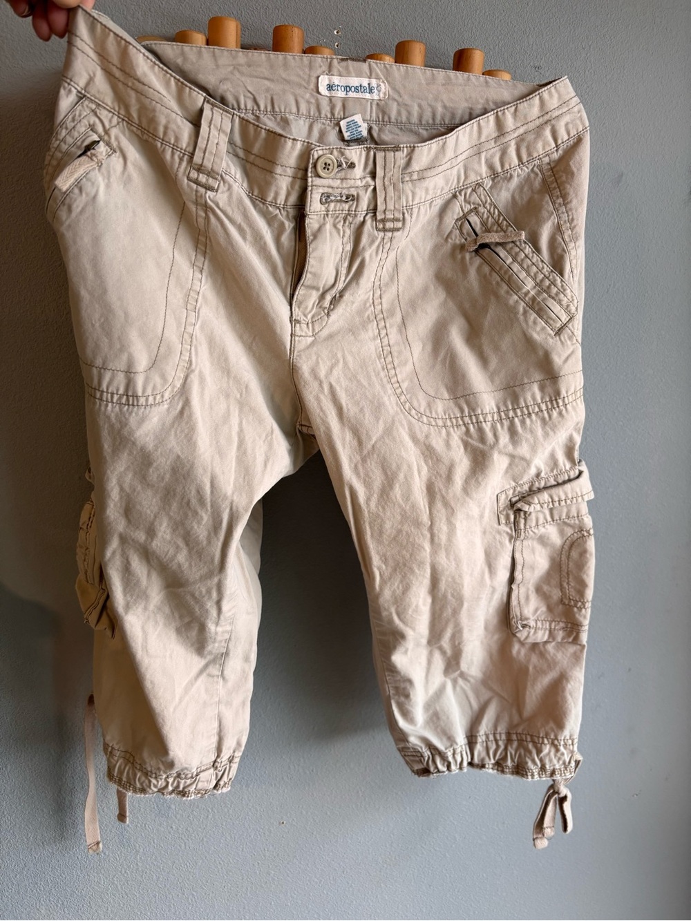 Aeropostale Khaki Cargo Capri Pants Size 7/8 Tan Utility Y2K - Picture 2 of 9